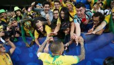 Дани Алвеш ще бъде капитан на Бразилия на Олимпиадата