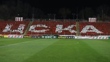 Става страшно! Феновете на ЦСКА скачат на протест