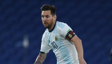 Крал Лео подгони Пеле