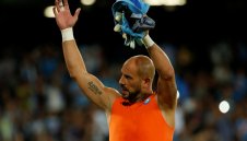 Рейна май остава в Наполи