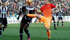 Рома диша във врата на Юве след победа в Удине + ВИДЕО