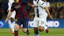 Меси: Винаги бия Агуеро на ФИФА-та