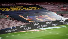 Шави поздрави Меси за изравнения рекорд