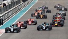 Ботас удържа Хамилтън и взе победата на „Яс Марина”