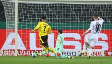 Дортмунд взе дербито на Борусиите и е на полуфинал