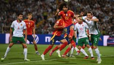 С колко ще ни бият? Брокер на имоти свири мача ни в Испания