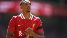 Трент не бе щастлив при смяната си, Слот го разбира