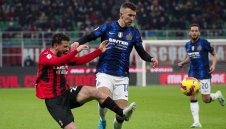 Милан и Интер спукаха топката и оставиха развръзката за реванша