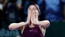 Свитолина спечели финалите на WTA след обрат срещу Стивънс