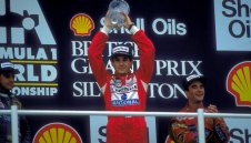 Една различна история за Аертон Сена