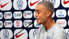 Милан връща Дест в Барса, продава трима