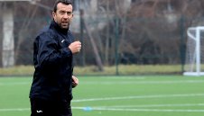 Уникален: Гошо Петков пази за Славия на 45 години и 9 месеца