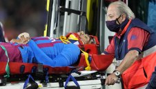 Лоша новина: Роналд Араухо остава в болница