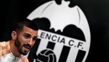 Защитник на Валенсия потвърди, че е болен от коронавирус