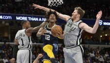 Шоуто на Джа в НБА продължава! Младокът наниза 52 точки срещу Шпорите