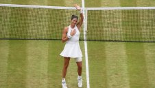 Гарбине Мугуруса е на крачка от финал в Станфорд