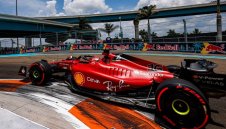 Ферари на първа редица в Маями, Шарл с полпозицията