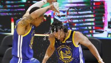 Стеф Къри наниза 53 и влезе в историята на Уориърс