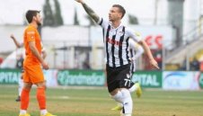 Ксанти би шута на Хичо