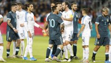 Сблъсък: Кавани отрече за скандал с Меси 