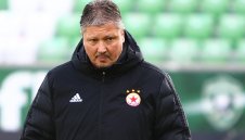 Вижте как Любо Пенев скочи на съдията и какво му каза + ВИДЕО