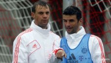Нойер загрявал с Мюлер на мача с Шалке, за да не измръзне