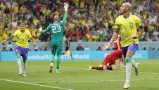 Самба! Бразилия прекърши Сърбия в шоу на Ричарлисон и започна похода към шестата 
