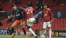 Манчестър Юнайтед вкарва напрежение върху Уан-Бисака