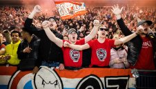 Екшън в Нидерландия! Прекратиха мач на Аякс