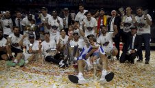 И в Реал се отдадоха на мъжки ласки + СНИМКА