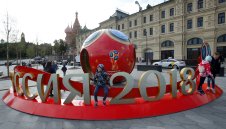 Дни преди Мондиал 2018: Оставка заради корупция разклати ФИФА