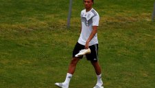 Трета звезда на Байерн натиска Сане: Ела в красивия Мюнхен!