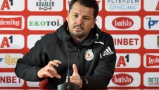 Треньорите в ЦСКА четат конско 