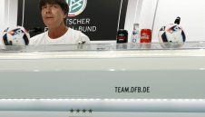 И Йоги възхитен от храбрите исландци