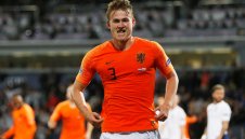 От Байерн звъннали на Де Лихт: Вече не те искаме...