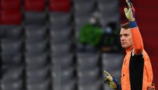 Операция: Байерн губи Нойер поне за месец + СНИМКИ