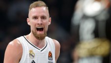 Ас на Реал Мадрид се сгоди набързо за миска + СНИМКИ