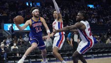 Клей навлиза в ритъм, Голдън Стейт се справи с Детройт