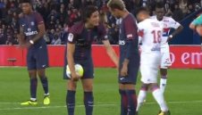 Като малки деца: Кавани и Неймар се карат кой да бие дузпа + ВИДЕО