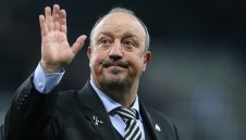 Карамелите ще връщат Бенитес на Острова