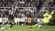 Нюкасъл вече е трети във Висшата лига след разгром над Палас