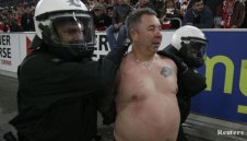 Бундеслигата обяви война на футболните хулигани