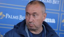 Мъри Стоилов се поклони пред феновете на Левски