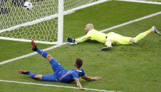 Приказката продължава! Исландия е на 1/8-финал + ВИДЕО