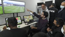 Футболът се нуждае от... VAR за VAR