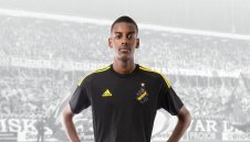 Невероятно: Точно 69 клуба искат "новия Златан"