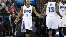 Сакраменто за първи път взе всичките мачове с Лейкърс