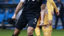 Легенда: Жиру задмина Платини по голове за Франция