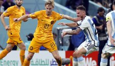 Барса клекна пред национал на Нидерландия