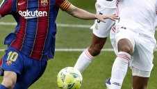 Имаше ли дузпа за Барса срещу Реал, когато Каземиро посече Меси? + СНИМКА